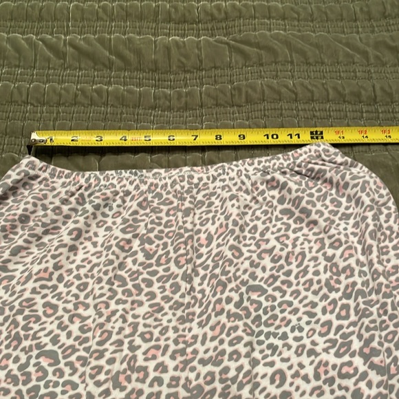 Karen Neuberger Animal Print Pajama Set Medium in Like New Condition - Picture 13 of 14